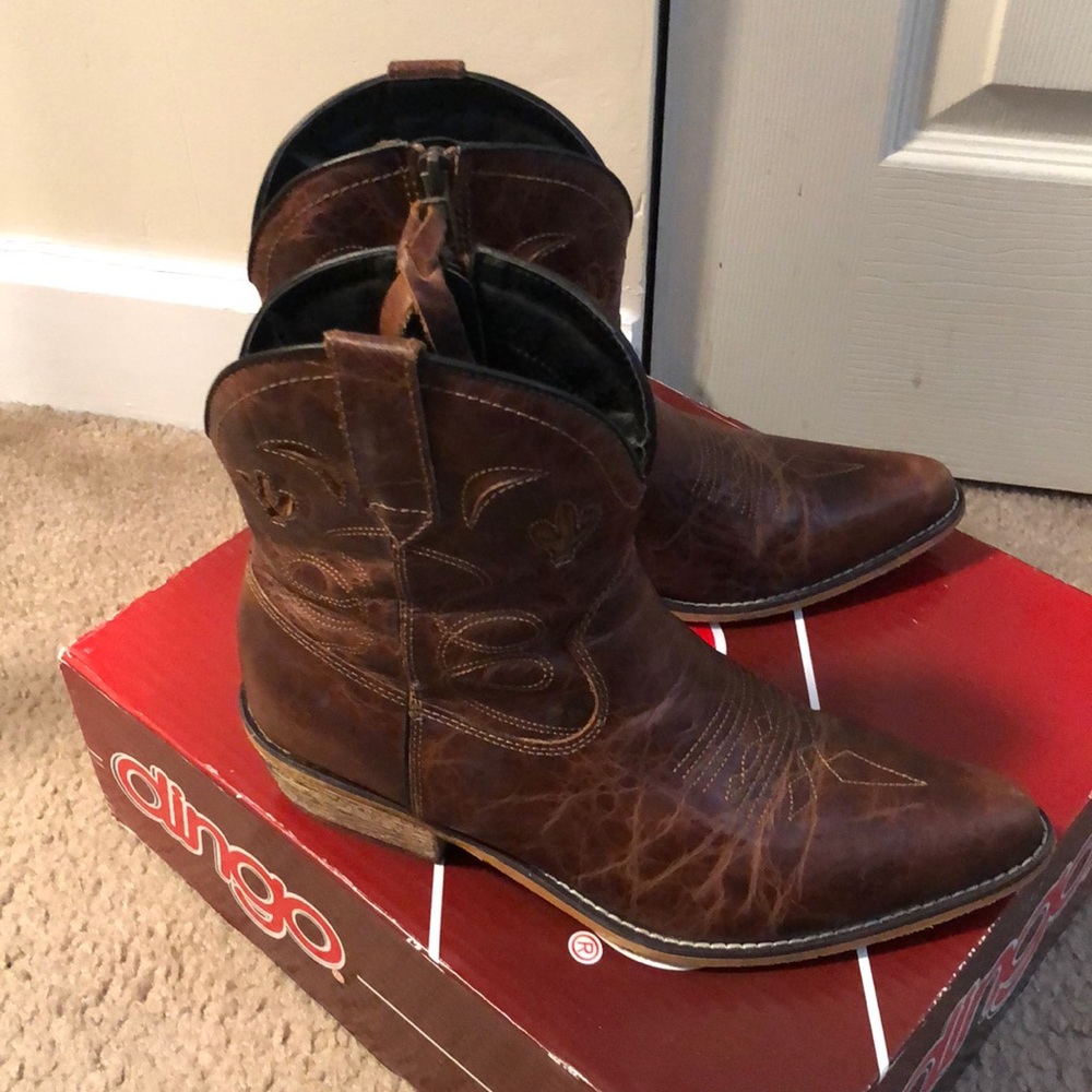 Dingo cowboy boots worn twice ladies size 9